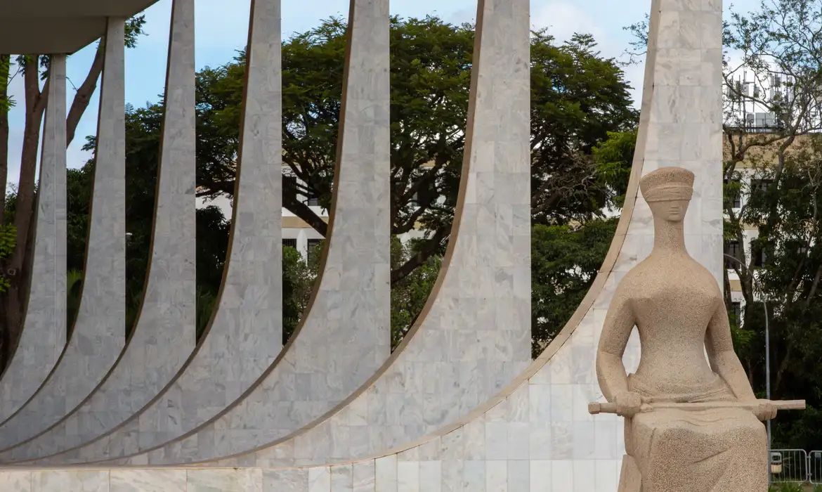 Em evento com ministro do STF, governador defende leis mais duras para  combater feminicídio - mt.gov.br - Site