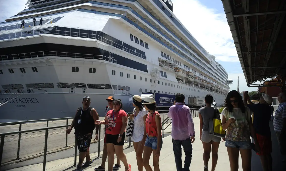 Transatlânticos chegam no Pier Mauá trazendo 20 mil turistas