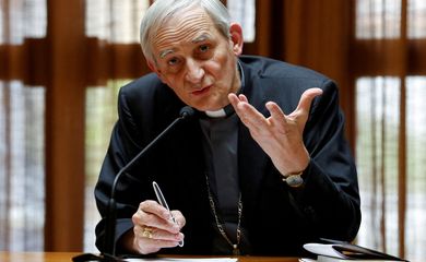 FILE PHOTO: Cardinal Matteo Zuppi, President of Italian Episcopal Conference (CEI), holds a press conference at the end of the CEI General assembly, at the Vatican, May 25, 2023. REUTERS/Remo Casilli/File Photo