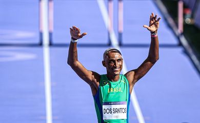 Alison dos Santos avança à semi dos 400m com barreiras - atletismo - Paris 2024