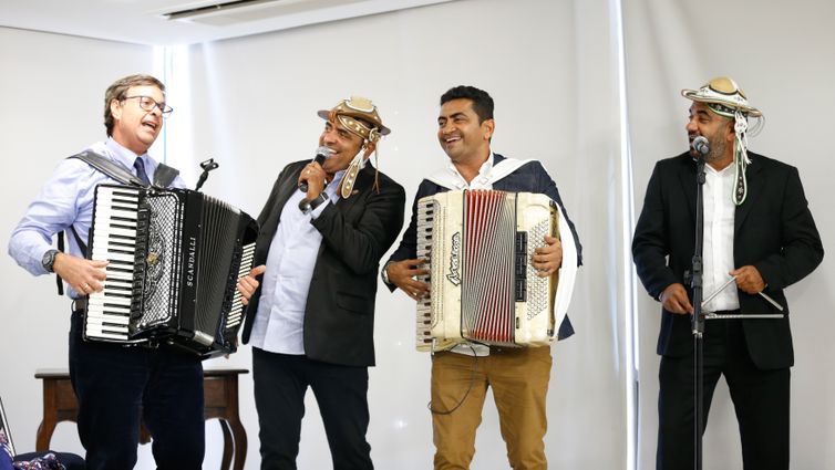 O presidente da Agência Brasileira de Promoção Internacional do Turismo (Embratur), Gilson Machado, também homenageou o músico tocando o que ele chamou de “o hino do Nordeste”, a música Asa Branca, de Luiz Gonzaga e Humberto Teixeira.