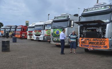 Movimento nacional dos caminhoneiro estão se organizando para manifestação em Brasília por melhores condições de trabalho. O objetivo é chegar ao DF com caminhões de todas as regiões (Valter Campanato/Agência Brasil)