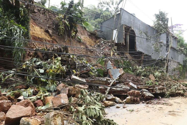 Bairro Castelânea em Petrópolis, após fortes chuvas que atingiram a região Serrana do Rio