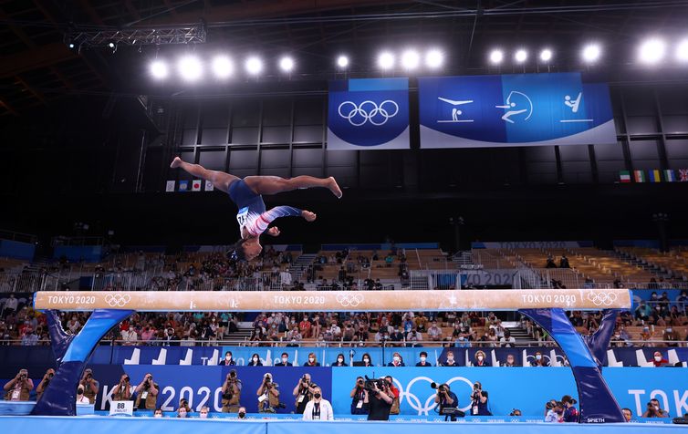 REUTERS/Mike Blake Simone Biles leva Bronze em Tóquio