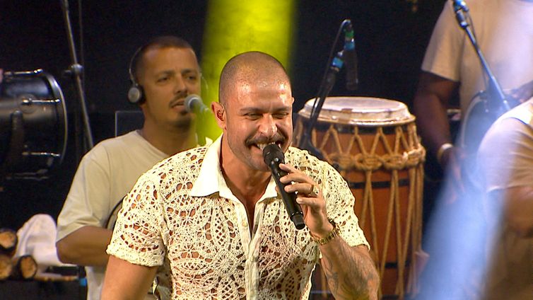 Diogo Nogueira canta grandes sucessos durante o Festival da Cultura