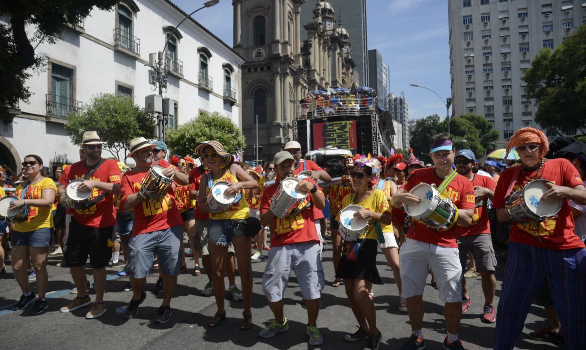 Rio de Janeiro - Desfile do Monobloco no centro do Rio de Janeiro. (Fernando Frazão/Agência Brasil)
