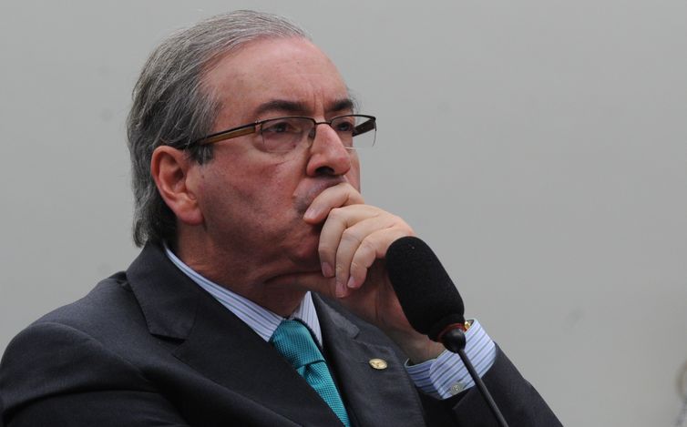 O presidente da Câmara dos Deputados, Eduardo Cunha, fala na sessão da Comissão Parlamentar de Inquérito (CPI) da Petrobras sobre Operação Lava Jato ( Antonio Cruz/Agência Brasil)