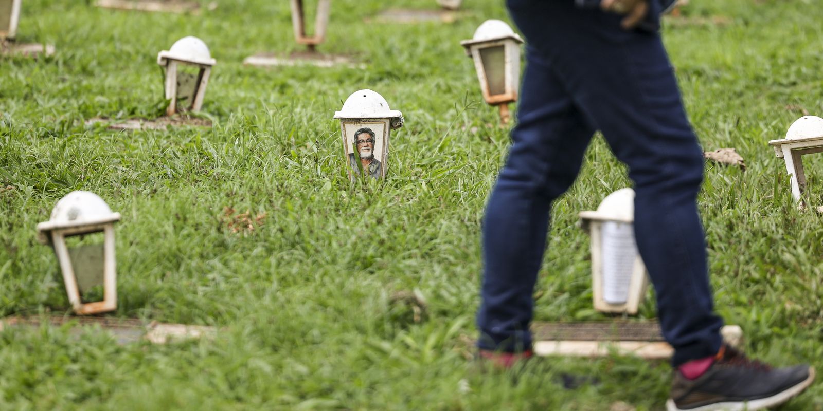 Brasileiros não resgatam de R$ 10 mil a R$ 50 mil de parentes mortos Brasileiros não resgatam de R$ 10 mil a R$ 50 mil de parentes mortos