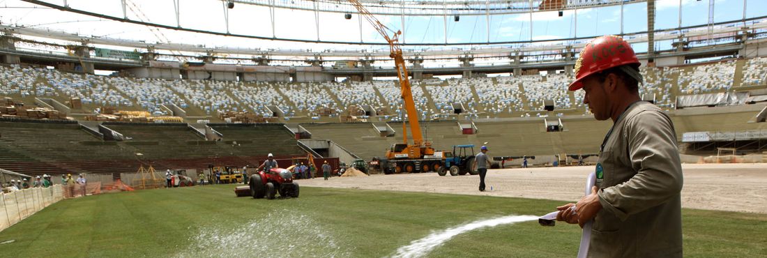 Novo gramado do Maracanã começou a ser instalado nesta segunda-feira (11)