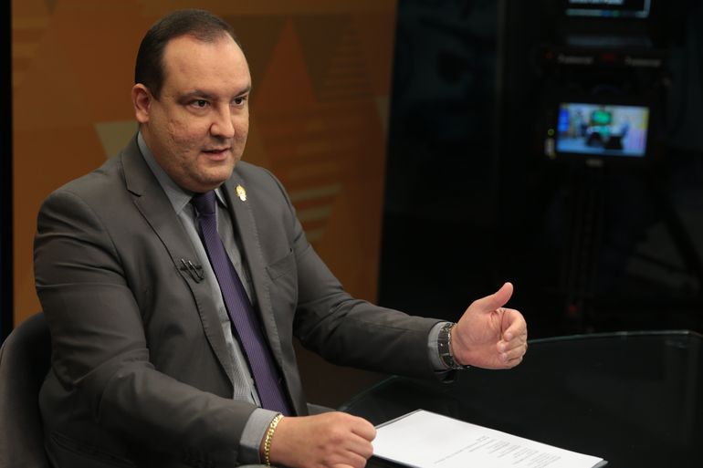 O presidente da Funai, Marcelo Xavier, participa do programa Brasil em Pauta no estúdio da TV Brasil
