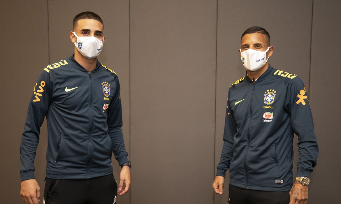 Thiago Galhardo E Guilherme Arana Se Apresentam A Selecao Brasileira Agencia Brasil