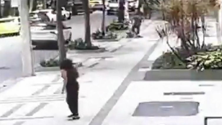 Professora aposentada da UFRJ é baleada em assalto na zona sul do Rio