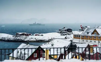 The Danish Navy's HDMS Vaedderen ship sails off Nuuk, Greenland, January 18, 2026. Mads Claus Rasmussen/Ritzau Scanpix/via REUTERS    ATTENTION EDITORS - THIS IMAGE WAS PROVIDED BY A THIRD PARTY. DENMARK OUT. NO COMMERCIAL OR EDITORIAL SALES IN DENMARK.     TPX IMAGES OF THE DAY