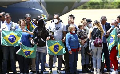 Cerimônia de recepção aos brasileiros e estrangeiros provenientes da Ucrânia, na Base Aérea de Brasília.