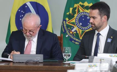 Brasília, (DF) - 27/09/2023 - Presidente Luiz Inácio Lula da Silva, durante reunião com o Governador Eduardo Leite e a bancada gaucha. Foto Valter Campanato/Agência Brasil.