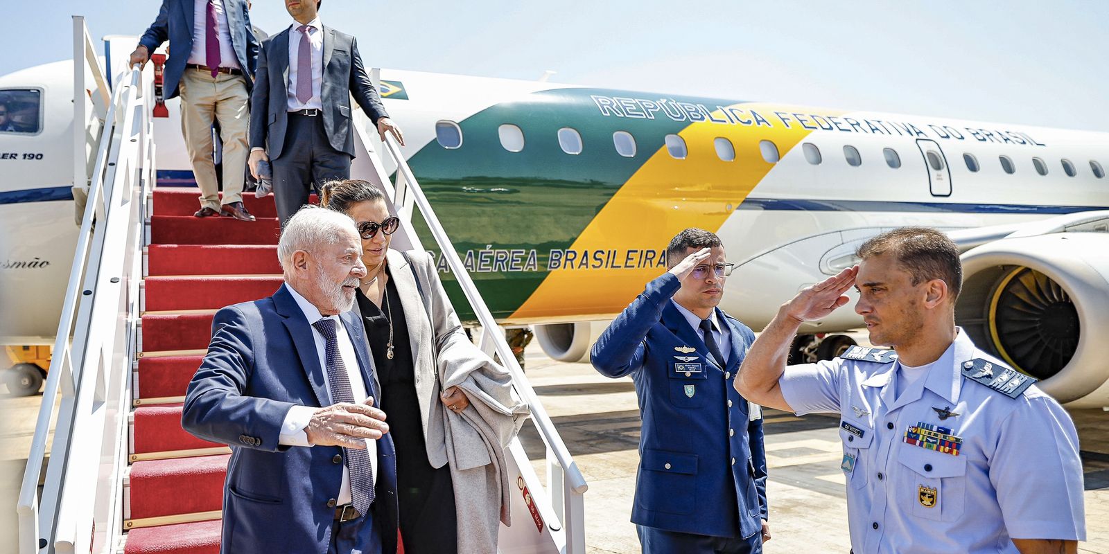 Lula aterriza en Brasilia tras un problema con un avión en México