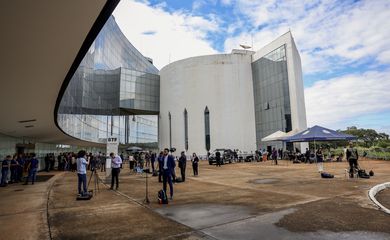 STF decide hoje se Bolsonaro e aliados viram réus pela trama golpista