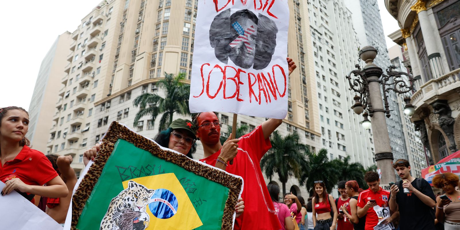 Estudantes fazem ato no Rio de Janeiro em defesa de voto em Lula