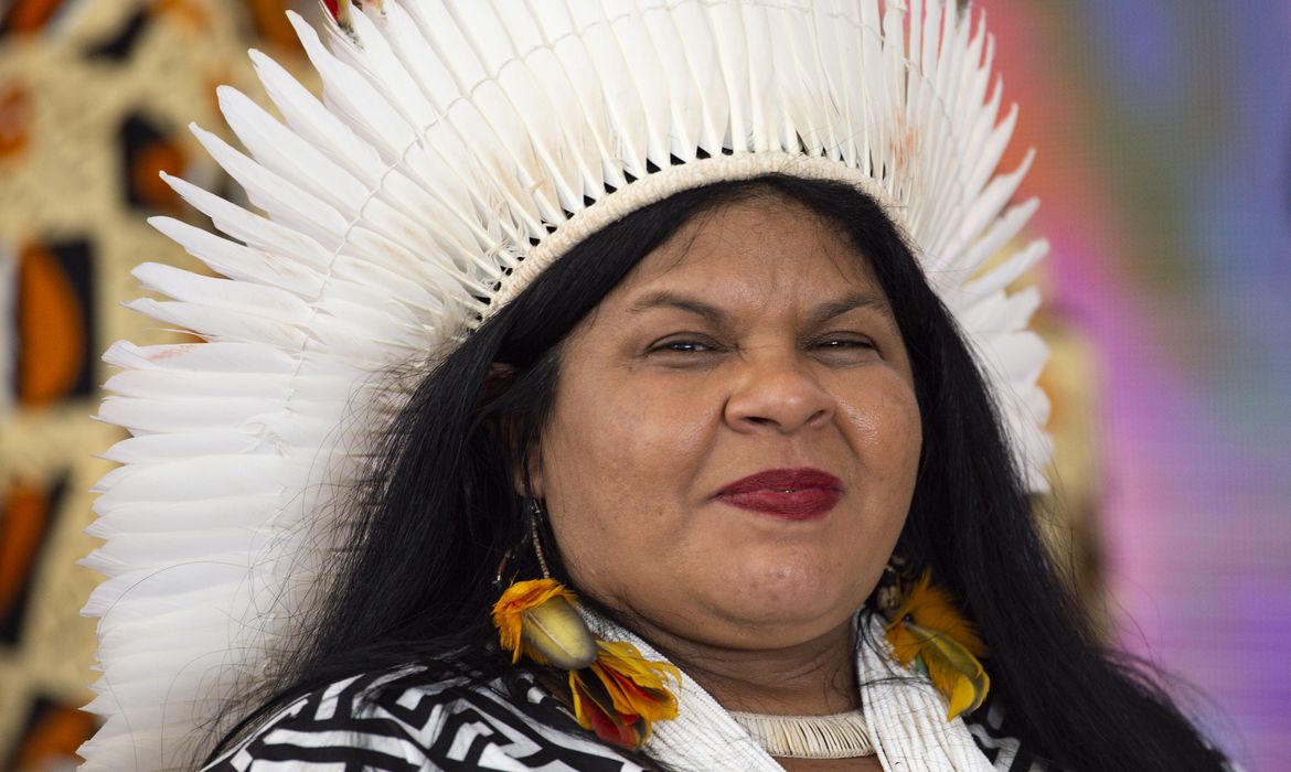Brasília (DF), 13/11/2023 - A ministra dos Povos Indígenas, Sônia Guajajara, durante cerimônia de sanção do projeto de lei (PL 5.384/2020), que atualiza a Lei de Cotas Raciais. Foto: Marcelo Camargo/Agência Brasil