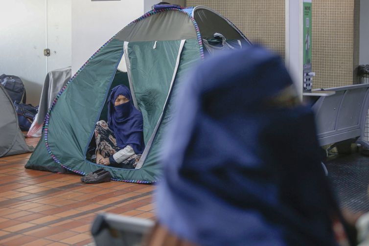 Guarulhos (SP) 17/07/2023  - Afegãos seguem acampados no Aeroporto de Guarulhos aguardando acolhimento.<br /> Foto:Paulo Pinto/Agência Brasil<br /> 