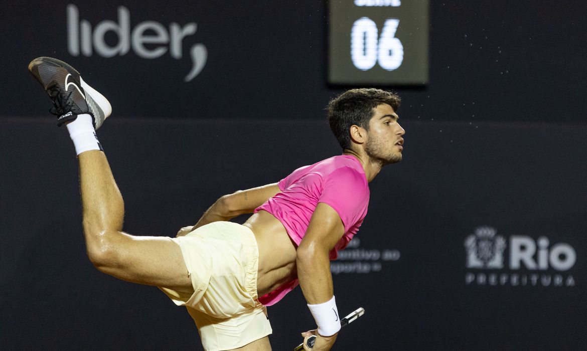 Carlos Alcaraz, número 1 do mundo, é o destaque do Rio Open de Tênis