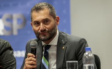 São Paulo (SP), 23/06/2025 - Procon-SP lança uma cartilha e um conjunto de folders sobre direitos básicos do consumidor, desenvolvidos especialmente para refugiados e migrantes que se encontram no Brasil, na foto Davide Torzilli – Representante do ACNUR no Brasil
Foto: Paulo Pinto/Agência Brasil