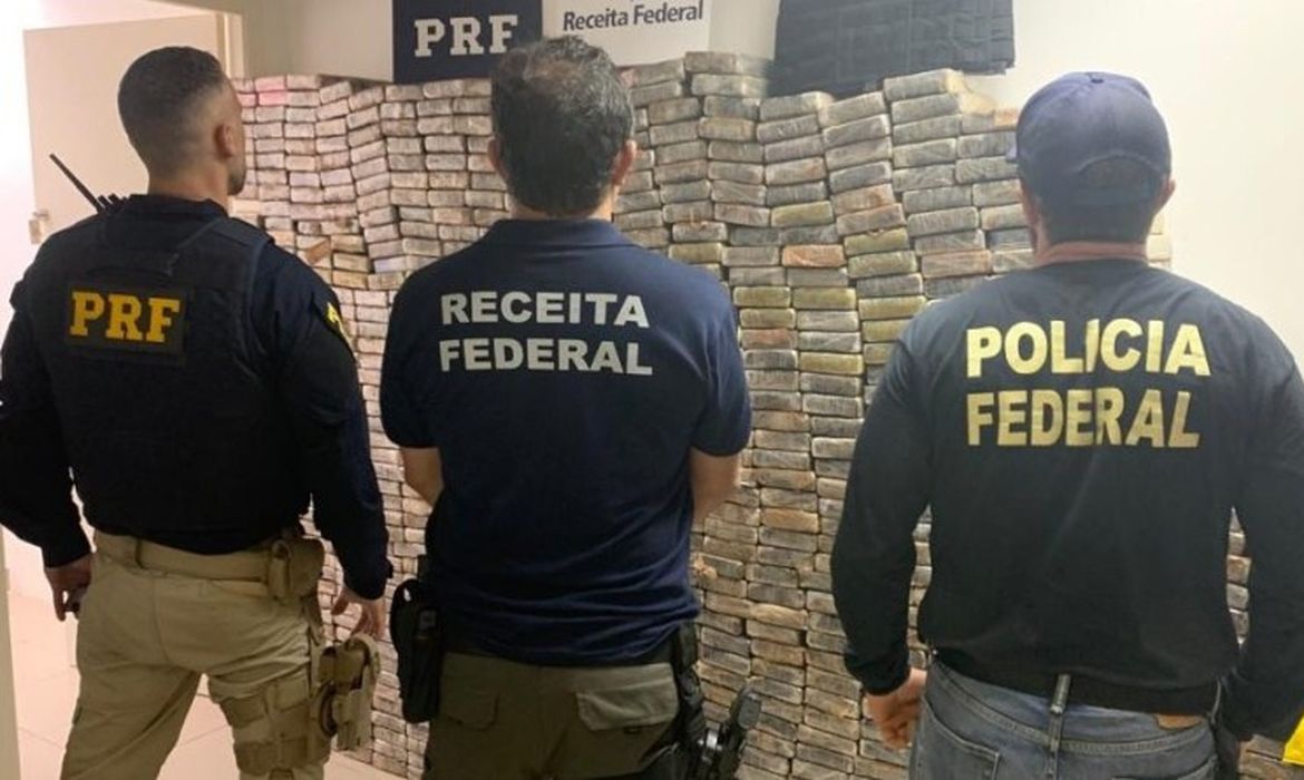 PF, PRF e Receita apreendem quase 1 tonelada de cocaína na Grande Curitiba 