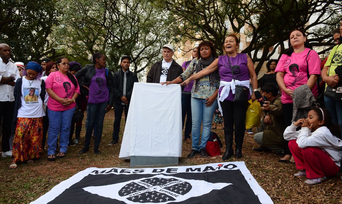 São Paulo - O movimento Mães de Maio inaugura memorial no Centro Cultural Jabaquara para lembrar o genocídio de quilombolas no local, em maio de 2006  (Rovena Rosa/Agência Brasil)