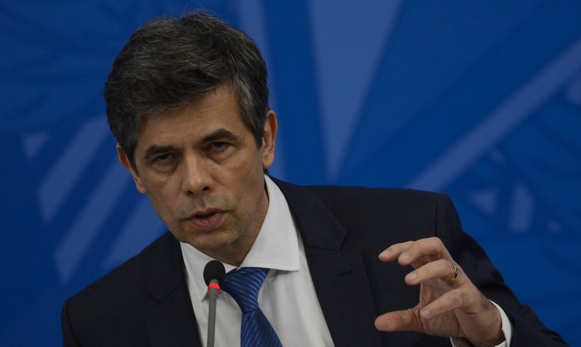 O  ministro da Saúde, Nelson Teich, durante a coletiva de imprensa no Palácio do Planalto, sobre as ações de enfrentamento no combate ao coronavírus