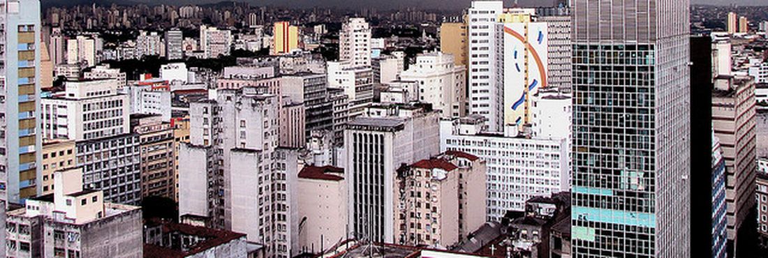 Chuva em São Paulo Nuvem de chuva na cidade de São Paulo