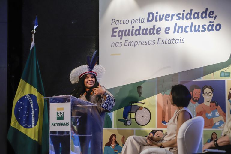Brasília (DF) 04/09/2024- Ministra Sônia Guajajara, participa da cerimônia do pacto pela diversidade, equidade e inclusão nas empresas estatais.
Foto: Joédson Alves/Agência Brasil