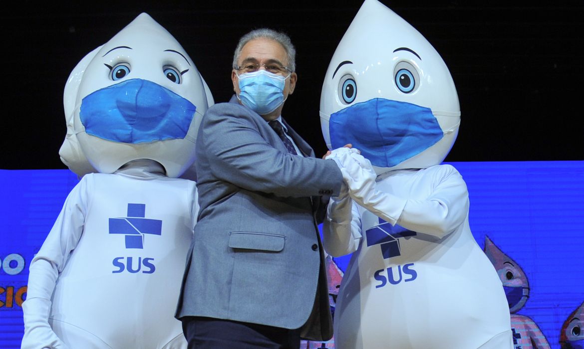 O ministro da Saúde, Marcelo Queiroga, participa da cerimônia de lançamento da Campanha de Conscientização sobre Medidas Preventivas e Vacinação contra a Covid-19