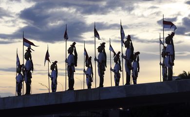 Brasília - O Primeiro Regimento de Cavalaria de Guardas, conhecido como Dragões da Independência, faz a troca da guarda em frente ao Palácio do Planalto (Valter Campanato/Agência Brasil)