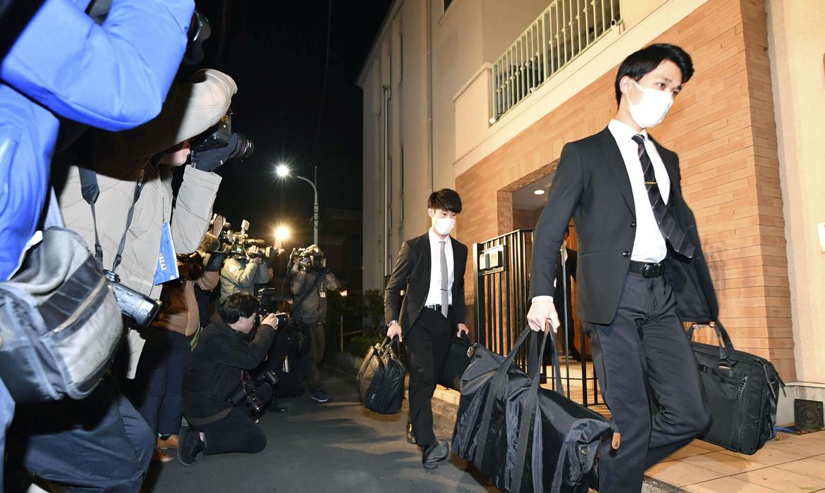 Officials from the Tokyo District Public Prosecutors Office carry bags after raiding the Tokyo residence of former Nissan chairman Carlos Ghosn in Tokyo, Japan in this photo taken by Kyodo January 2, 2020. Mandatory credit Kyodo/via REUTERS