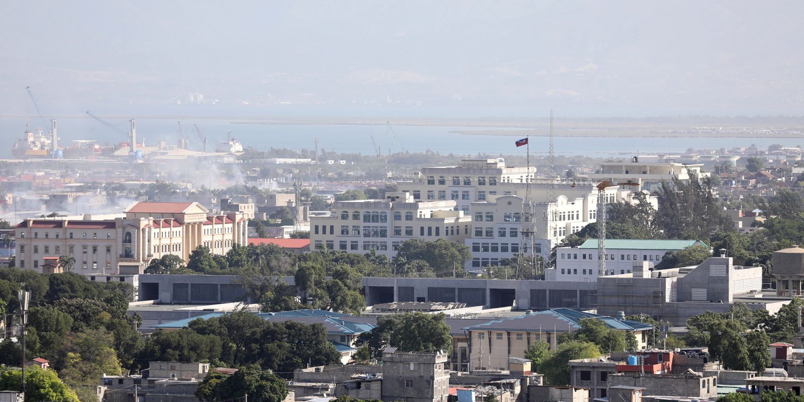 Cidade sitiada: brasileiro e haitiano contam rotina em Porto Príncipe