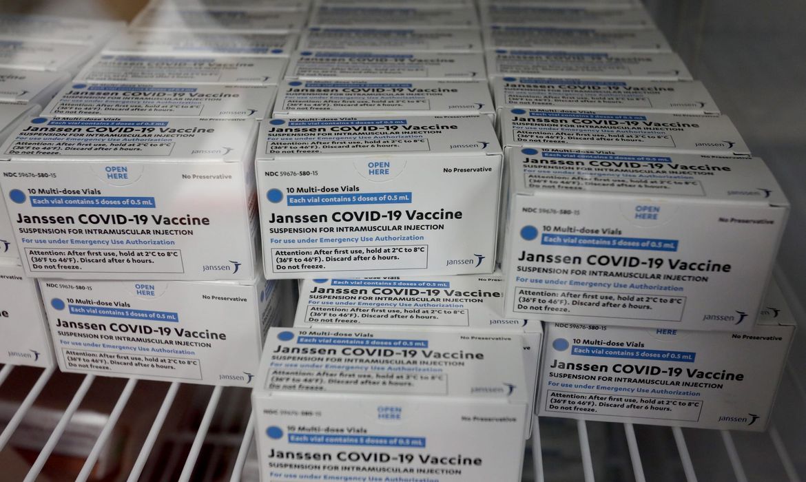Mais de 900 mil doses de vacinas da Janssen chegam no Brasil no sábado