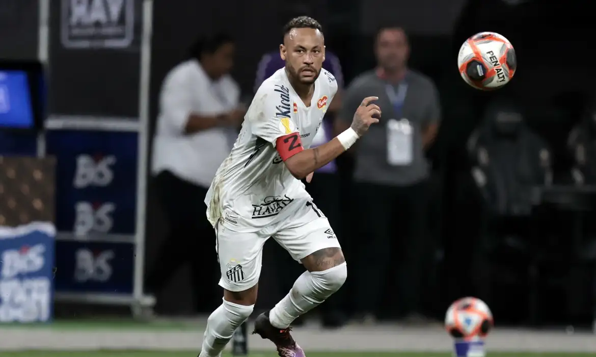 São Paulo (SP), 12/02/2025 - Jogador Neymar joga seu primeiro clássico após retorno ao futebol brasileiro. Lance de jogo entre Corinthians e Santos pelo Campeonato Paulista. Foto: Paulo Pinto/Agência Brasil