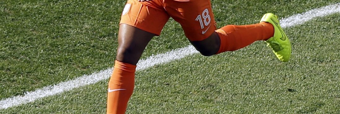 O holandês Leroy Fer (18) comemora depois de marcar gol durante o jogo de futebol do grupo B da Copa do Mundo entre Holanda e Chile no Estádio Itaquerão