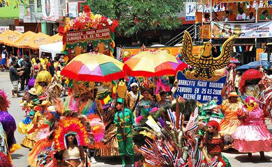 O Maracatu Rural ou Maracatu de Baque Solto é um tipo de maracatu, uma manifestação folclórica com origem no estado de Pernambuco.[1] Tem como principal símbolo o caboclo de lança, e distingue-se do Maracatu Nação por sua organização, personagens e ritmo. Foto: Iphan/Divulgação