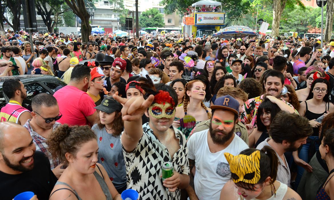 São Paulo - Bloco Minhoqueens, no Largo do Arouche, região central (Rovena Rosa/Agência Brasil)