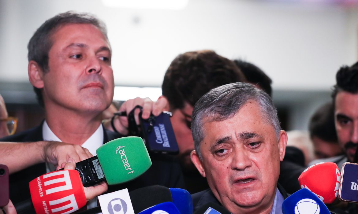 José Guimarães se opõe a socorro federal ao Banco de Brasília em meio a investigações