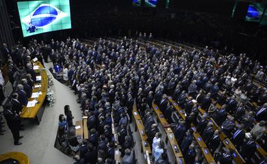 Posse dos deputados federais para mandato de quatro anos muda a configuração na Câmara, mas maiores bancadas continuam com PT (70), PMDB (66) e PSDB (54) ( Wilson Dias/Agência Brasil)