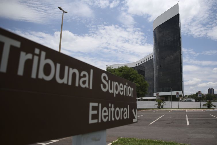 José Cruz/Agência Brasil O TSE aumentou o esquema de segurança para acessar o prédio do tribunal neste domingo