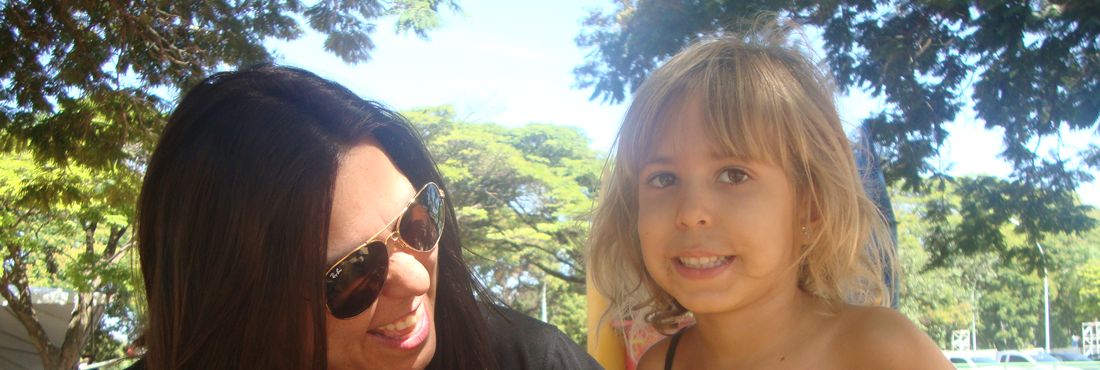 Alessandra Roscoe com a filha Luiza