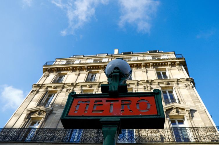 Metrô em Paris
 6/2/2023   REUTERS/Gonzalo Fuentes