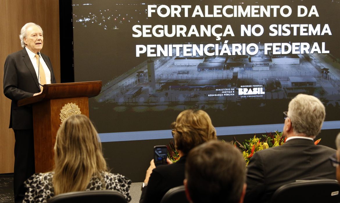 Brasília (DF), 13/02/2025 - O ministro da Justiça e Segurança Pública, Ricardo Lewandowski, apresenta balanço detalhado dos investimentos e das medidas implementadas pela pasta para reforçar a segurança nas unidades prisionais do Sistema Penitenciário Federal. O foco da apresentação terá ênfase nas ações executadas após a fuga de dois detentos da Penitenciária Federal de Mossoró, no Rio Grande do Norte, em 14 de fevereiro de 2024. Foto: Bruno Peres/Agência Brasil
