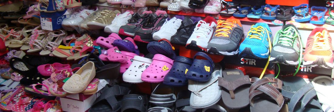 Sapatos também são vendidos na Feira de Caruaru