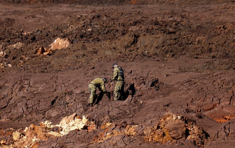 Buscas em Brumadinho, onde uma barragem da mineradora Vale se rompeu Buscas em Brumadinho, onde uma barragem da mineradora Vale se rompeu