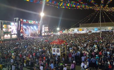 Caruaru (PE) - Milhares de pessoas participam do maior São João do Brasil que começou no sábado, no agreste de Pernambuco (Sumaia Vilela/Agência Brasil)