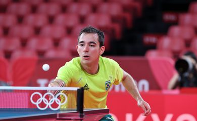 Hugo Calderano disputa vaga na semi e medalha inédita.